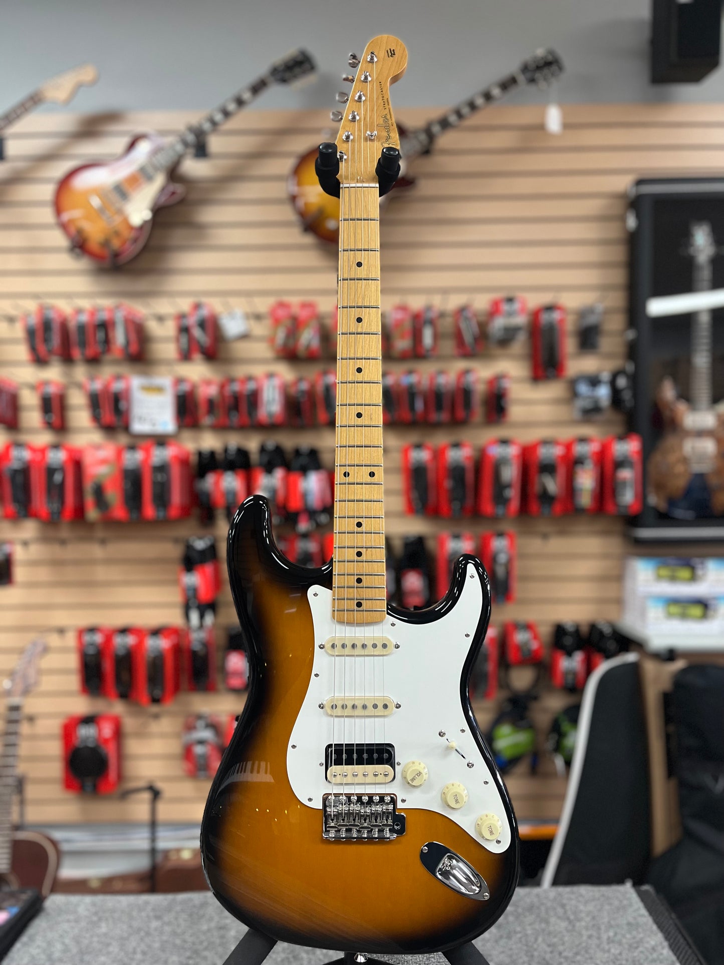 Fender JV Modified '50s Stratocaster HSS - 2-Tone Sunburst